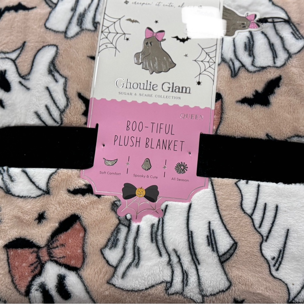 Sugar Ghoulie Glam Boo-tiful Plush Blanket - Black, White, Tan